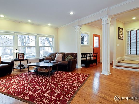 Foyer/Living Room