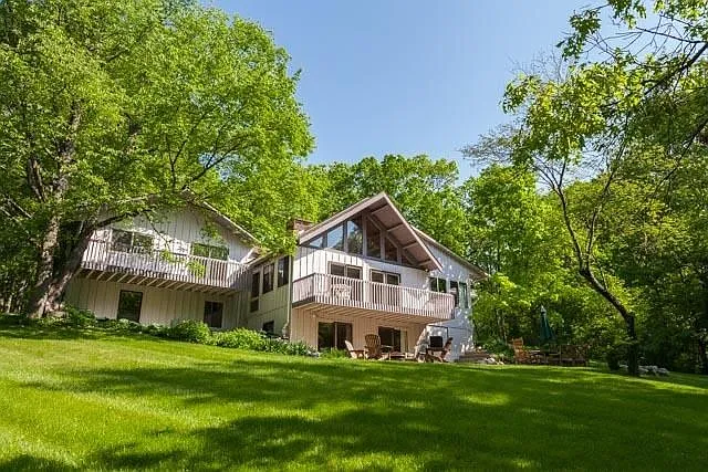 3230 Brighton Rd photo 1