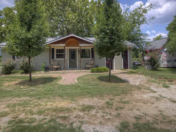 13545 E Crestview Dr, Claremore, OK 74019