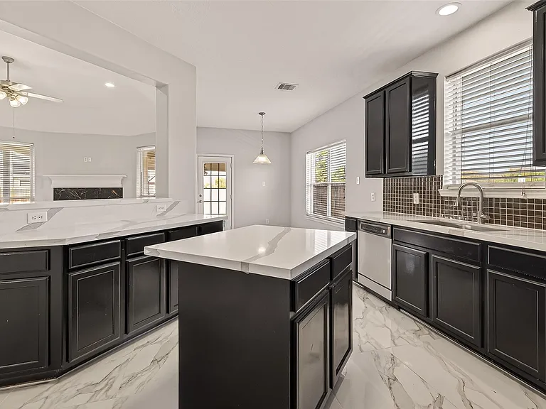 71 N Forrest Ave — Photo 16
