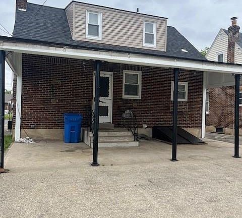 3rd image of 1854 Campbell St