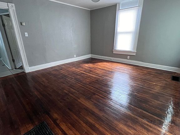 4th image of 2415 Charles St