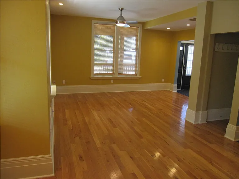 471 Oneida St — Photo 5