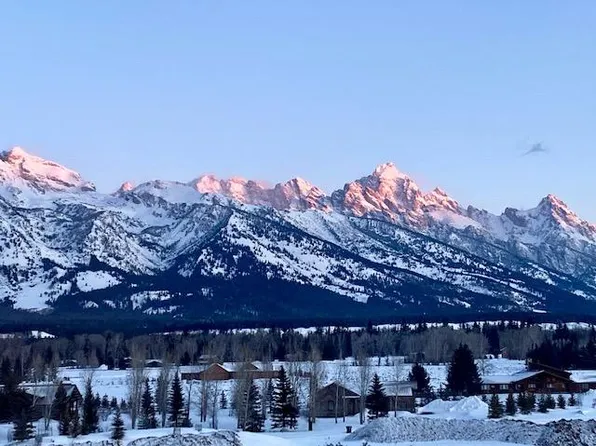 935 E Solitude Dr, Jackson, WY 83001