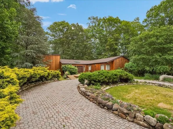 21 Woodfield Road, Pomona, NY 10970