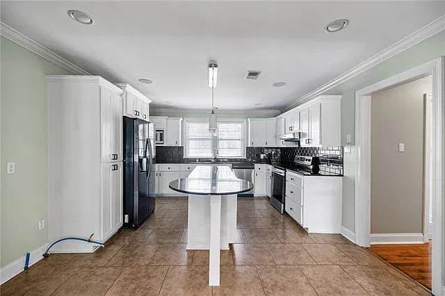 4 bed, 3.0 bath, 2484 sqft, $1,800 — Photo 3