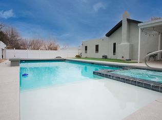 9514 Avenida Del Oso NE, Albuquerque, NM 87111