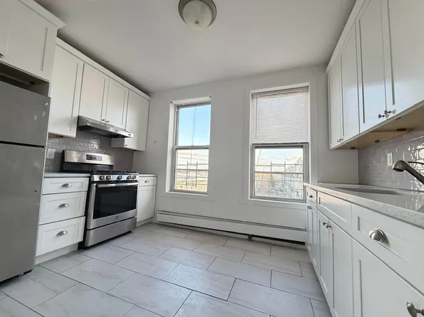 66-31 Fresh Pd Road image 1 of 7