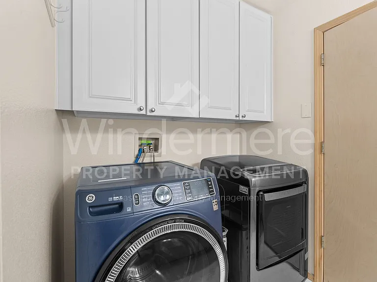 909 E 1st Ave — Photo 32