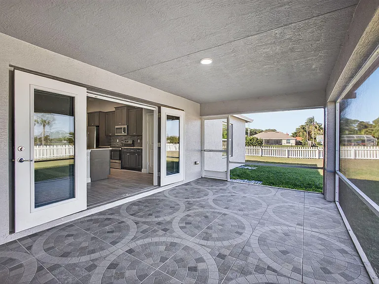 2501 SE Mariposa Ave — Photo 15