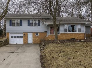 17 Knollcrest Ct, Normal, IL 61761