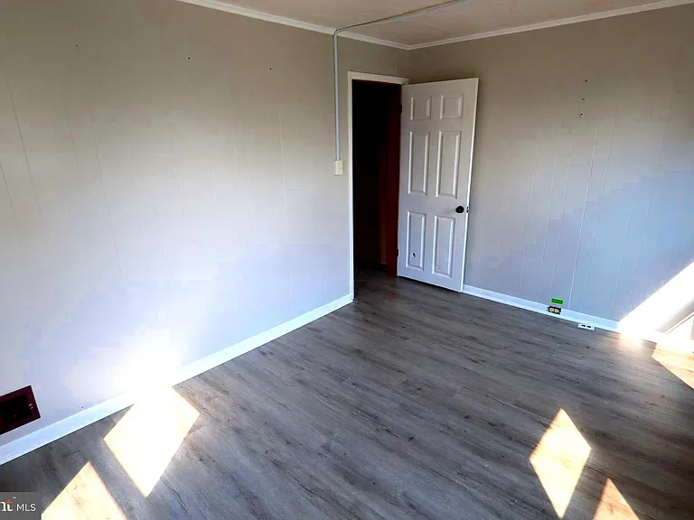 323 W North St — Photo 7