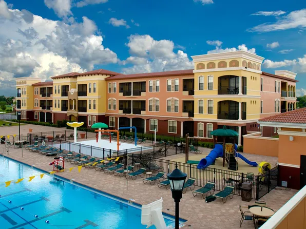 13941 Clubhouse Dr, Tampa, FL