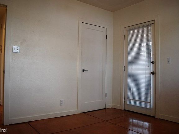 4th image of 2910 E Seneca St #1