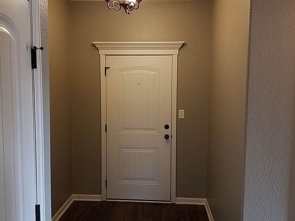 3rd image of 4675 Custer Dr