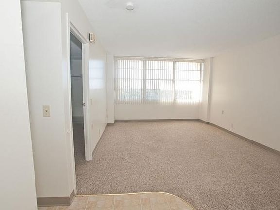 4th image of 3001 W De Leon St