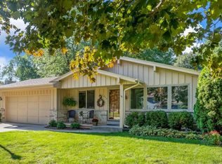 688 Aberdeen Cir, Hartland, WI 53029