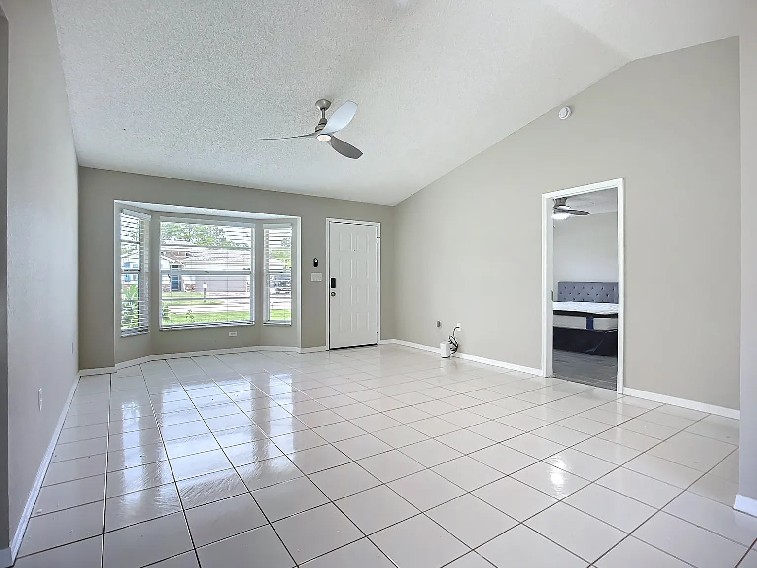 25075 Palisade Rd — Photo 2