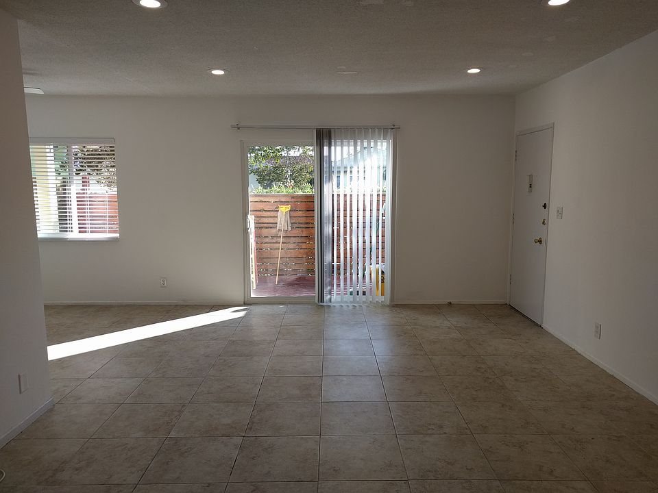 1st image of 2302 Oak St APT 1