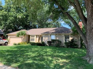 5009 Briarwood Ln, Saint Joseph, MO 64506