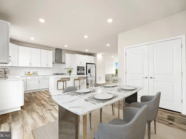 4 Atkins Dr, Bridgeport, PA 19405