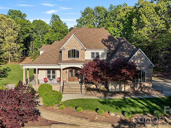 3rd image of 8056 Windsong Rd