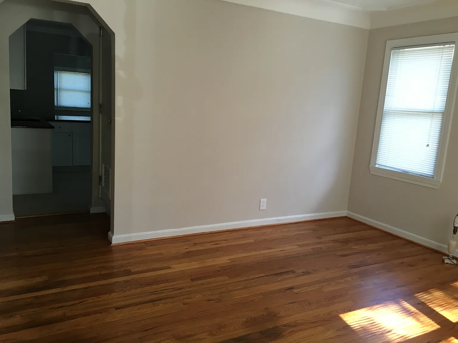 4 bed, 2.5 bath, 1330 sqft, $2,300 — Photo 2