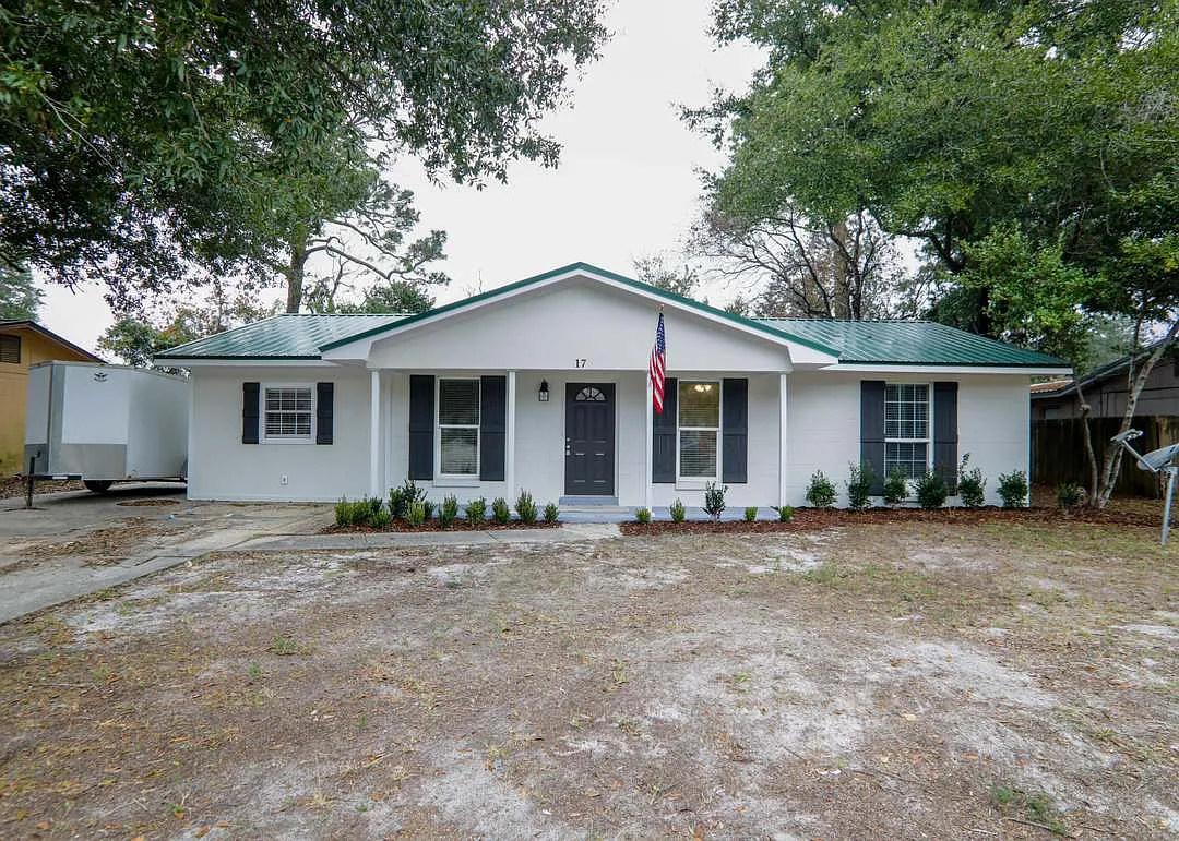 17 Caswell Cir — Photo 2