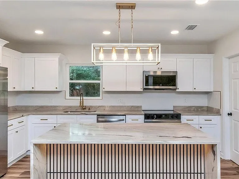 421 McQueen Ave — Photo 6