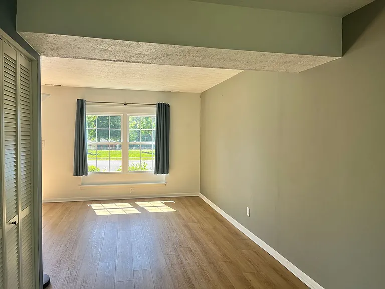 178 Dulwich Dr — Photo 2
