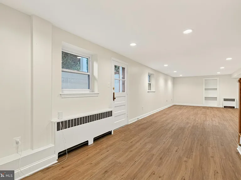 2375 N Vernon St — Photo 54