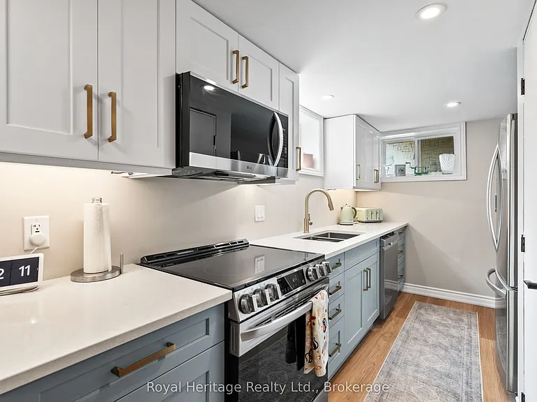 19 Kawartha Dr #LOWER — Photo 4