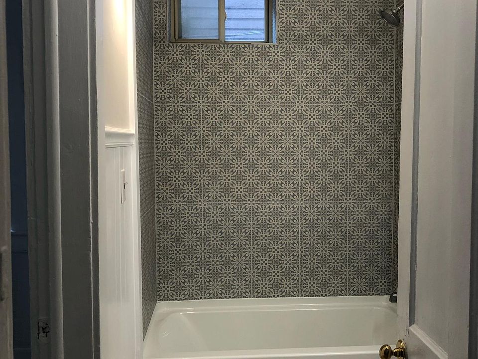 2nd image of 3927 Bridge Ave #2