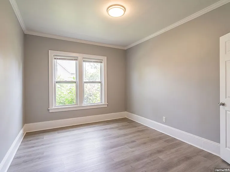 702 S Commercial St — Photo 5