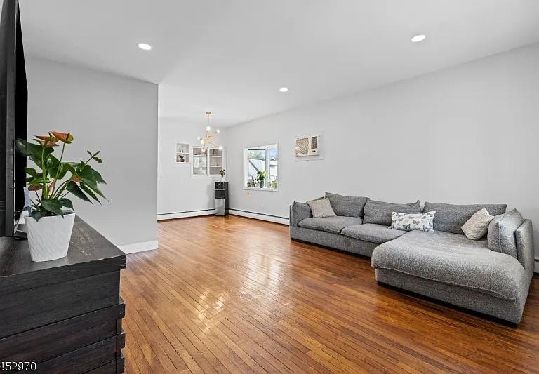 90 Maryknoll Rd — Photo 2