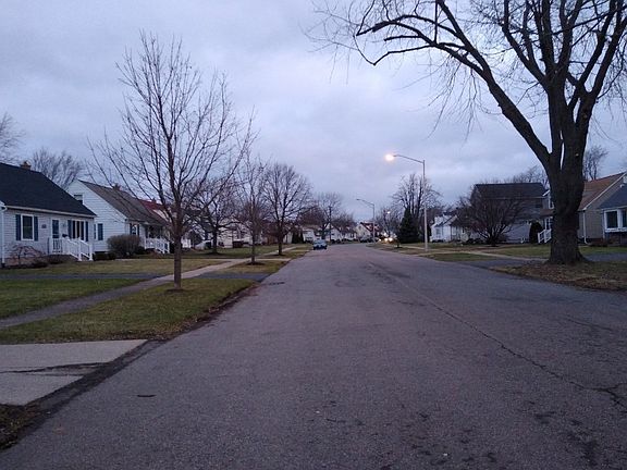 5th image of 90 Princeton Ct