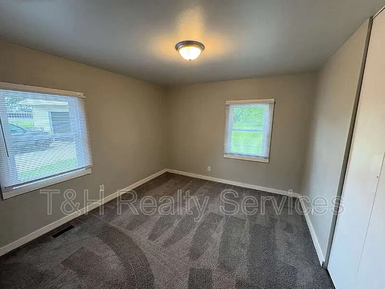 3611 Chateau Ln — Photo 9