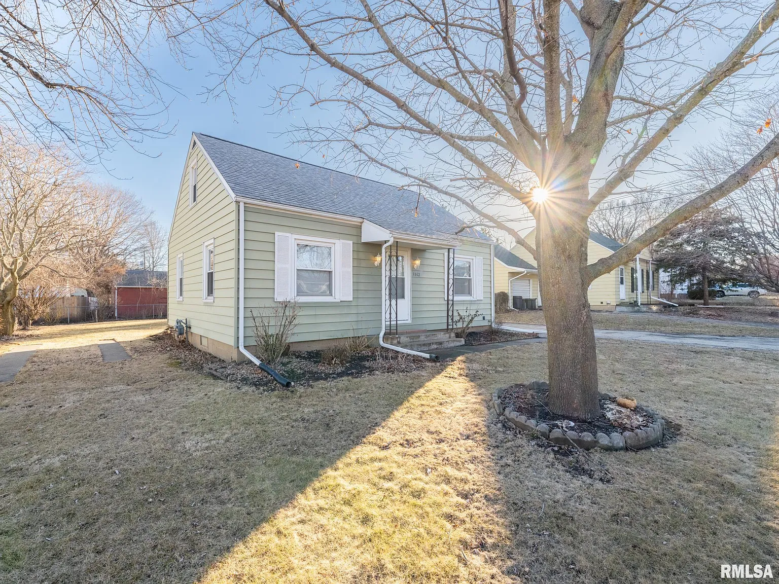 1512 E Hendryx Pl photo 1