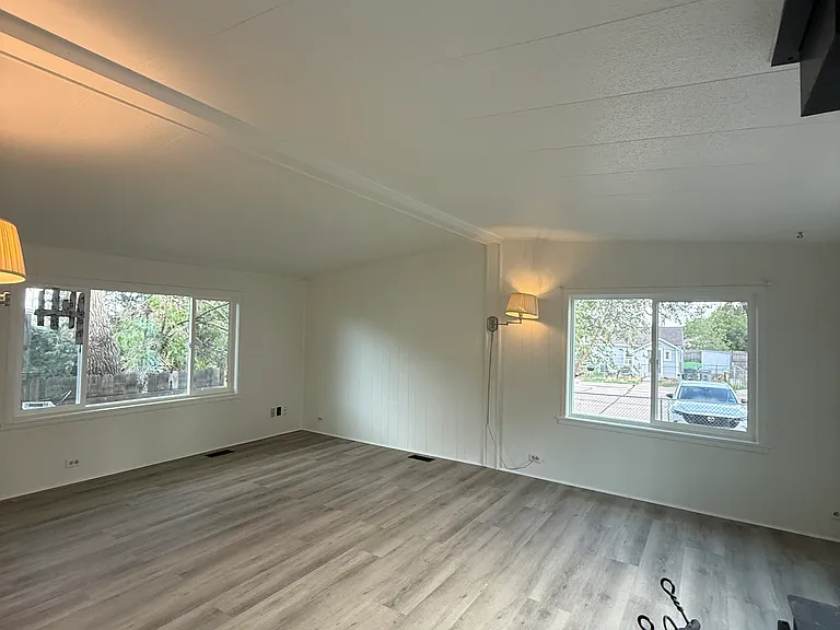 635 Washington Ave — Photo 2