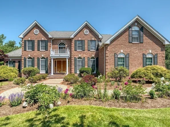 36 Greenwood Rd, Hopkinton, MA 01748