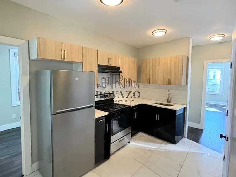154 Sanford St #2 — Photo 1