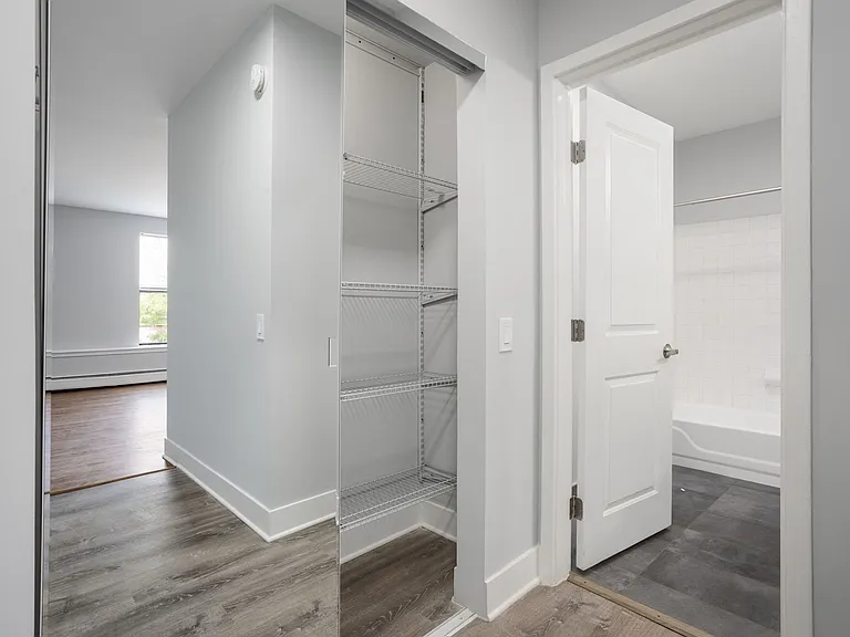 1625 W Howard St — Photo 21