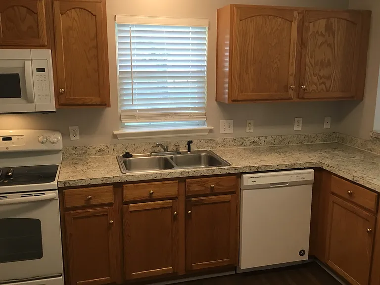 38 Sandy Pointe Dr — Photo 4