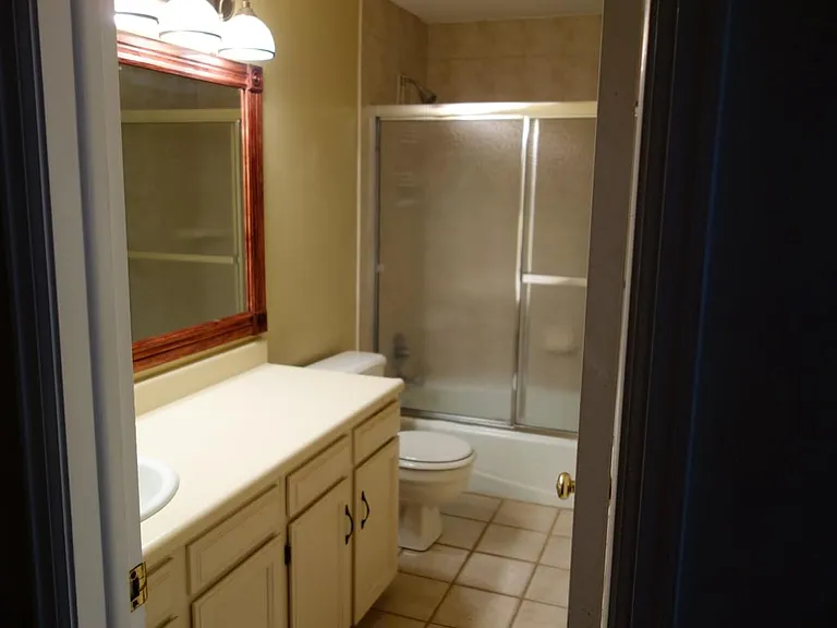 6927 S Poplar Way — Photo 8
