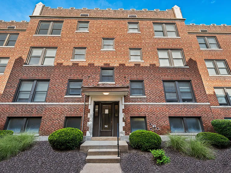 4372 Lindell Blvd — Photo 11