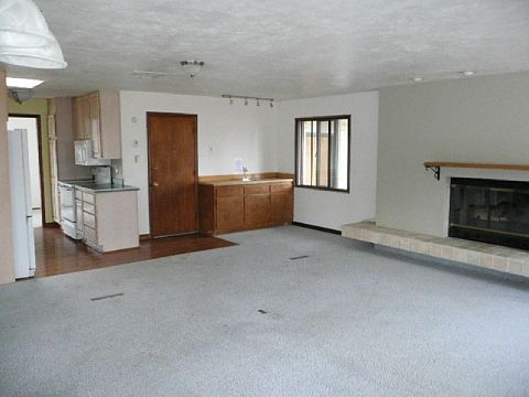 FAMILY ROOMWET BAR