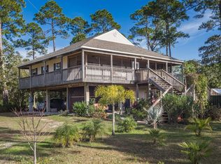 8 Hammock Shrs, Eastpoint, FL 32328