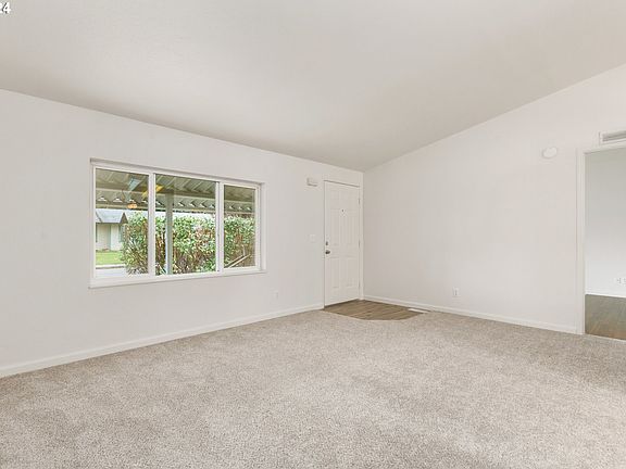 4th image of 210 N Blackmore Ave