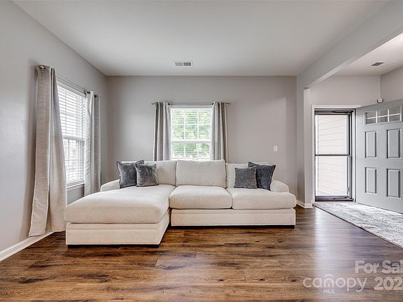5th image of 3733 English Garden Dr