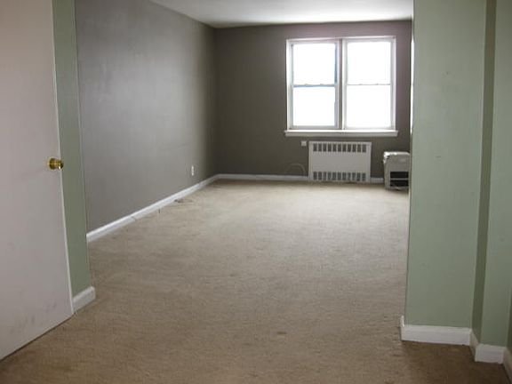 3rd image of 32 Cathedral Ave Ste 2